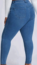 Load image into Gallery viewer, Sliced Plus Size Jeans
